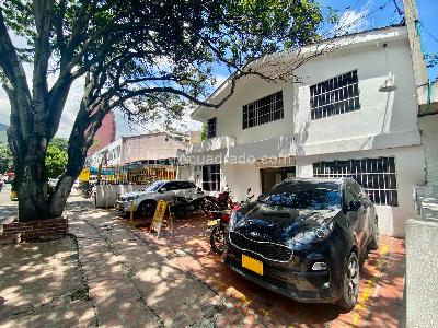 Casa de 5 alcobas en venta en Versalles, Cali, 1225 m² · foto 2 de 16