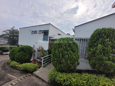 Casa de 3 alcobas en venta en Bella Suiza, Cali, 235 m² · foto 3 de 20