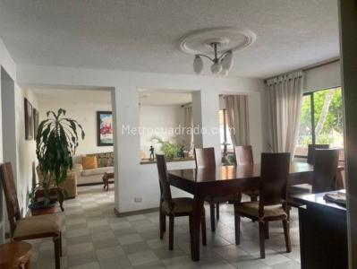 Casa de 3 alcobas en venta en La Flora, Cali, 296 m² · foto 3 de 11