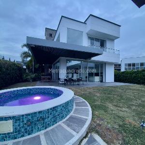 Casa de 4 alcobas en arriendo en Condominio Gaudi, Cali, 350 m² · foto 14 de 20