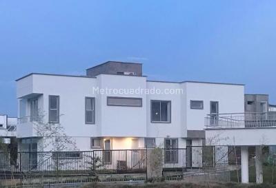 Casa de 4 alcobas en arriendo en Condominio Gaudi, Cali, 350 m² · foto 17 de 20