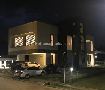 Casa de 4 alcobas en arriendo en Condominio Gaudi, Cali, 350 m² · foto 19 de 20