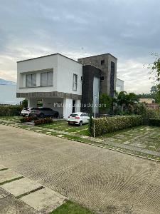 Casa de 4 alcobas en arriendo en Condominio Gaudi, Cali, 350 m² · foto 2 de 20