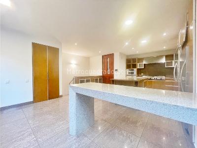 Casa de 4 alcobas en venta en Chico Reservado, Bogotá, 410 m² · foto 10 de 20