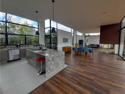 Casa de 4 alcobas en arriendo en Km 4 Via La Calera Sopo, La Calera, 450 m² · foto 3 de 20
