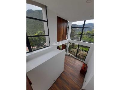Casa de 4 alcobas en arriendo en Km 4 Via La Calera Sopo, La Calera, 450 m² · foto 8 de 20