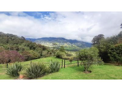 Casa de 3 alcobas en venta en Vereda El Volcan, La Calera, 240 m² · foto 13 de 18