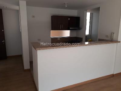 Apartamento de 2 alcobas en venta en Los Rosales Reservado, Bogotá, 84 m² · foto 2 de 8