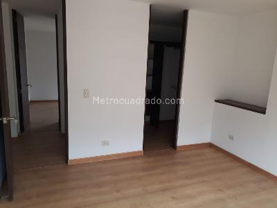 Apartamento de 2 alcobas en venta en Los Rosales Reservado, Bogotá, 84 m² · foto 4 de 8