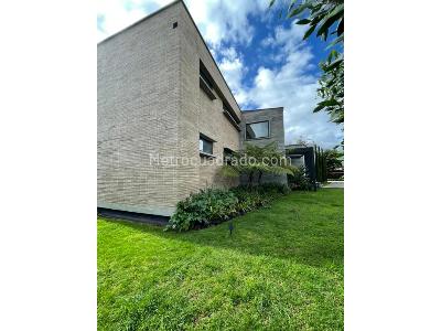 Casa de 5 alcobas en venta en Guaymaral, Bogotá, 440 m² · foto 2 de 11