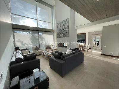 Casa de 5 alcobas en venta en Guaymaral, Bogotá, 440 m² · foto 3 de 11