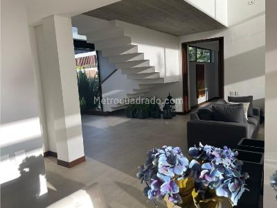 Casa de 5 alcobas en venta en Guaymaral, Bogotá, 440 m² · foto 4 de 11