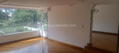 Apartamento de 2 alcobas en venta en El Refugio Chico, Bogotá, 178 m² · foto 2 de 14