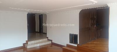 Apartamento de 2 alcobas en venta en El Refugio Chico, Bogotá, 178 m² · foto 5 de 14