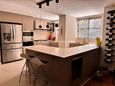 Apartamento de 3 alcobas en venta en Los Rosales Emaus, Bogotá, 250 m² · foto 3 de 18