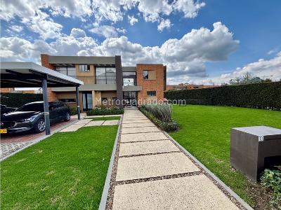 Casa de 3 alcobas en venta en Conjunto Refugio Del Valle (Amarilo), La Calera, 264 m² · foto 2 de 20