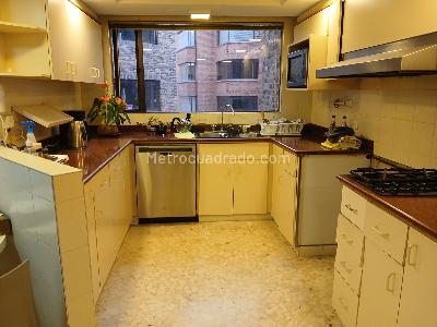Apartamento de 3 alcobas en venta en Los Rosales Emaus, Bogotá, 236 m² · foto 3 de 10