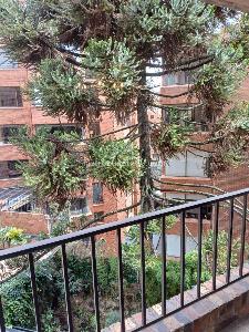 Apartamento de 3 alcobas en venta en Los Rosales Emaus, Bogotá, 236 m² · foto 2 de 10