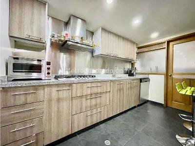 Apartamento de 3 alcobas en venta en Los Rosales, Bogotá, 173 m² · foto 5 de 19