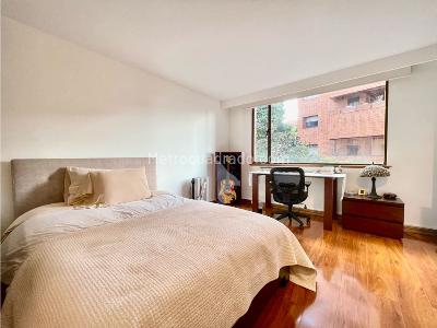 Apartamento de 3 alcobas en venta en Los Rosales, Bogotá, 173 m² · foto 18 de 19