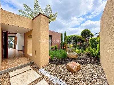 Casa de 3 alcobas en venta en Arboretto, La Calera, 328 m² · foto 2 de 14