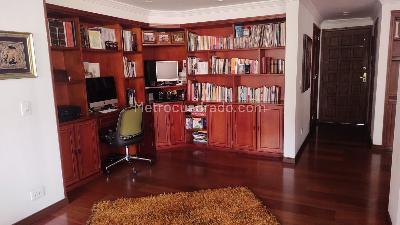 Apartamento de 4 alcobas en venta en Santa Barbara Central, Bogotá, 192 m² · foto 4 de 13
