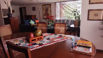 Apartamento de 4 alcobas en venta en Santa Barbara Central, Bogotá, 192 m² · foto 2 de 13