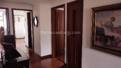 Apartamento de 4 alcobas en venta en Santa Barbara Central, Bogotá, 192 m² · foto 5 de 13