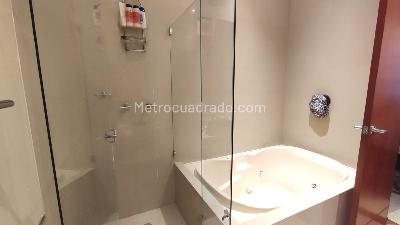 Apartamento de 3 alcobas en venta en Los Rosales Chico, Bogotá, 287 m² · foto 11 de 13