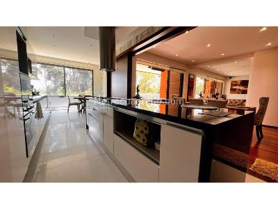 Apartamento de 3 alcobas en venta en Cerros De Los Alpes, Bogotá, 326 m² · foto 8 de 20
