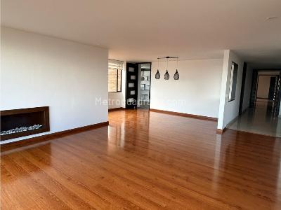 Apartamento de 3 alcobas en venta en Usaquen, Bogotá, 220 m² · foto 3 de 20