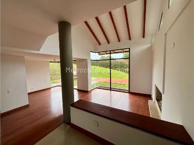 Casa de 3 alcobas en venta en Conjunto Residencial Macadamia, La Calera, 195 m² · foto 2 de 20