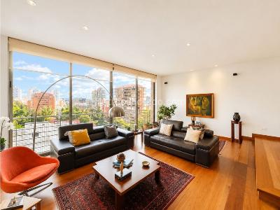 Apartamento de 3 alcobas en venta en El Refugio, Bogotá, 179 m² · foto 3 de 14