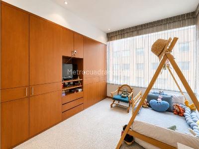 Apartamento de 3 alcobas en venta en El Refugio, Bogotá, 179 m² · foto 8 de 14