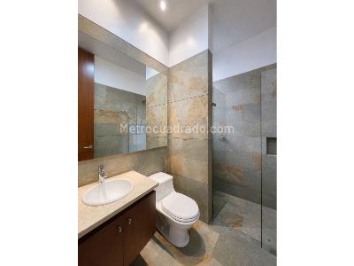 Apartamento de 3 alcobas en venta en El Refugio, Bogotá, 179 m² · foto 14 de 14