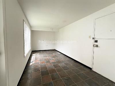 Casa de 5 alcobas en arriendo en Santa Margarita, Bogotá, 266 m² · foto 9 de 17