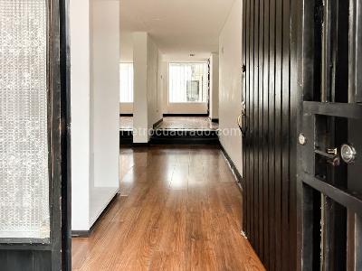 Casa de 5 alcobas en arriendo en Santa Margarita, Bogotá, 266 m² · foto 3 de 17