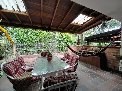 Casa de 4 alcobas en venta en Loma De Las Brujas, Envigado, 162 m² · foto 4 de 11