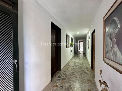 Casa de 5 alcobas en venta en Miranda, Medellín, 200 m² · foto 5 de 19