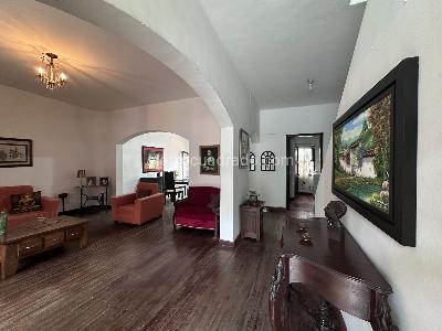 Casa de 4 alcobas en venta en Buenos Aires, Medellín, 340 m² · foto 2 de 20