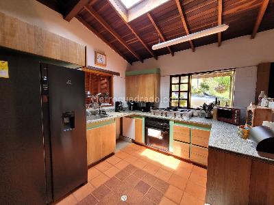 Casa de 5 alcobas en venta en Santa Elena, Medellín, 320 m² · foto 6 de 20