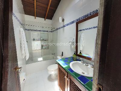 Casa de 5 alcobas en venta en Santa Elena, Medellín, 320 m² · foto 12 de 20