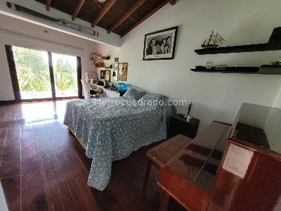 Casa de 5 alcobas en venta en Santa Elena, Medellín, 320 m² · foto 14 de 20
