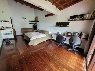 Casa de 5 alcobas en venta en Santa Elena, Medellín, 320 m² · foto 15 de 20