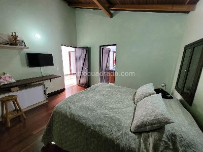 Casa de 5 alcobas en venta en Santa Elena, Medellín, 320 m² · foto 13 de 20