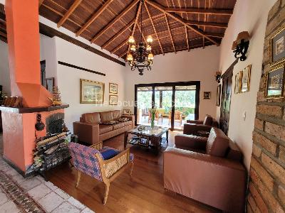 Casa de 5 alcobas en venta en Santa Elena, Medellín, 320 m² · foto 5 de 20