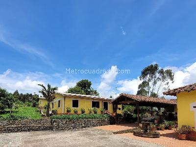 Casa de 5 alcobas en venta en Santa Elena, Medellín, 320 m² · foto 2 de 20