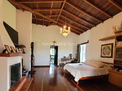 Casa de 5 alcobas en venta en Santa Elena, Medellín, 320 m² · foto 11 de 20