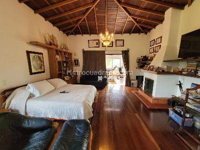 Casa de 5 alcobas en venta en Santa Elena, Medellín, 320 m² · foto 10 de 20
