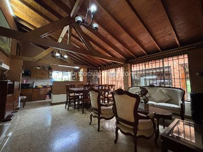 Casa de 5 alcobas en venta en El Tesoro, Medellín, 311 m² · foto 13 de 20